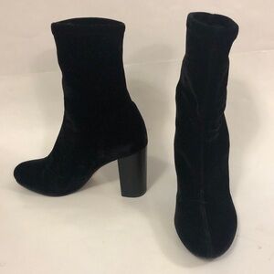 Vince Camuto 9 Boots High heel Black Velvet Soft Sock style Excellent Condition